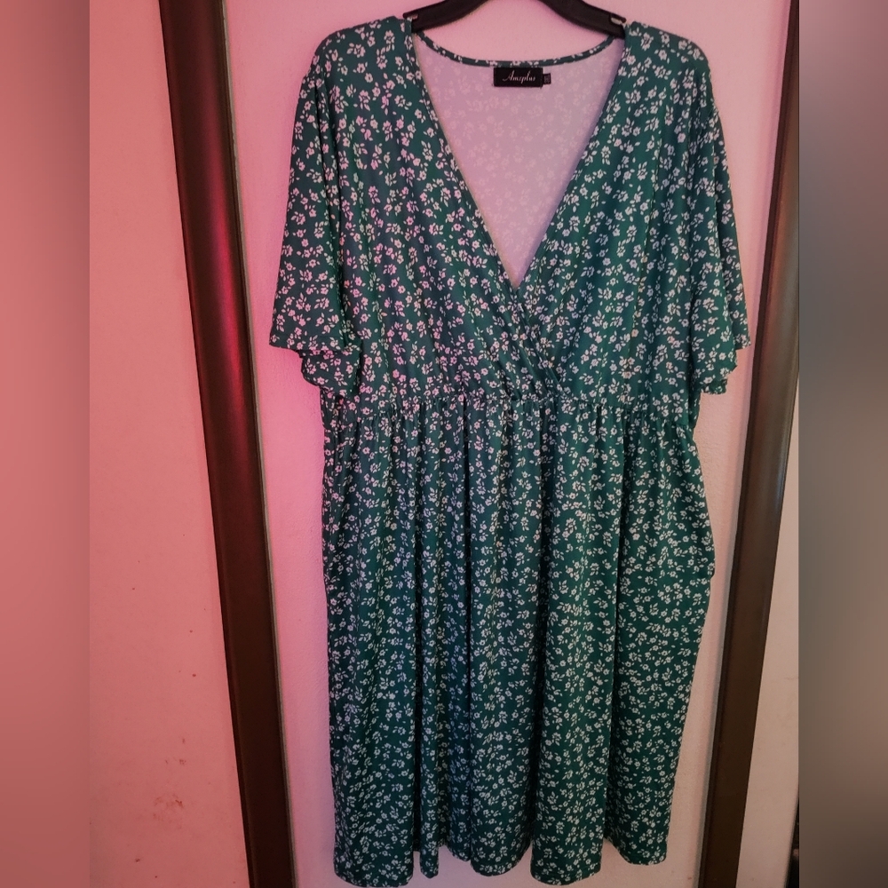 Green Flutter Sleeve V-Neck Midi Sundress